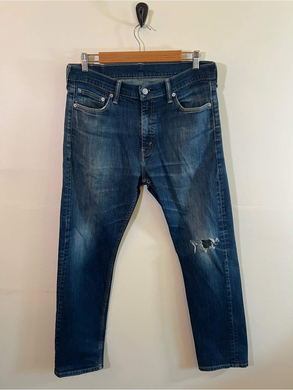 Levi’s 511 Men’s Slim Fit Jeans Distressed Ripped Medium Wash Denim 32x27